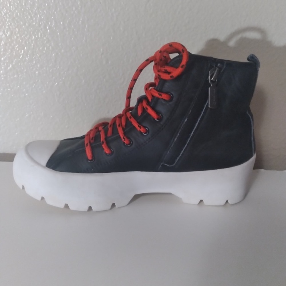 Women's Blondo Gypsy Waterproof Fashion sneakers. Size 6.5. - Picture 8 of 9